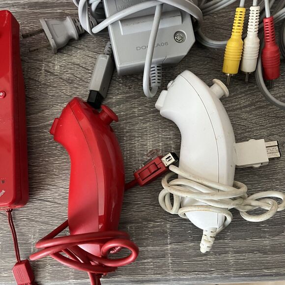 Nintendo Wii Mario 25th Anniversary Red in Box With Games - Tested & Working - Picture 8 of 8